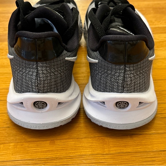 Men’s Size 6.5 Nike Kyrie Low 4 TB Black White Wolf Grey DA7803-003 NEW main image 7